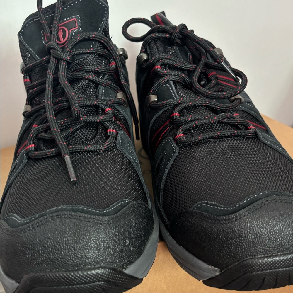 Black and Red Women's Sneakers - Picture 3 of 11